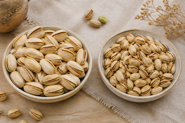 تفاوت پسته اکبری و احمدآقایی چیست؟ راهنمای انتخاب بین دو پسته کشیده